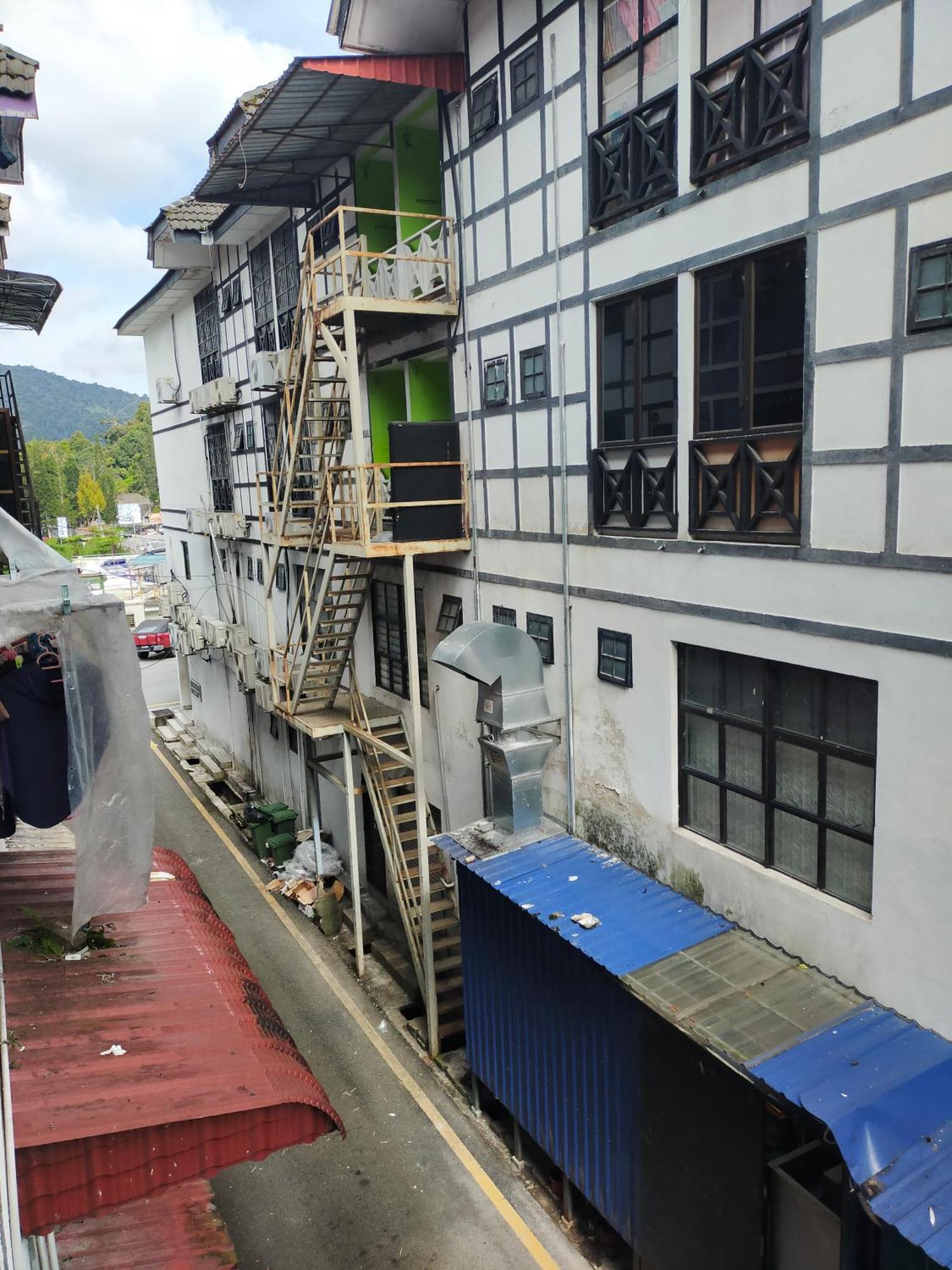 Netasha Holiday Inn Tanah Rata Buitenkant foto